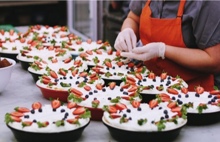 picture of server preparing food